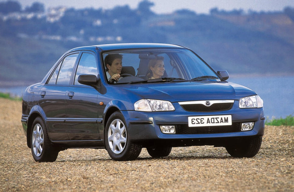 Замена аккумулятора Mazda 323