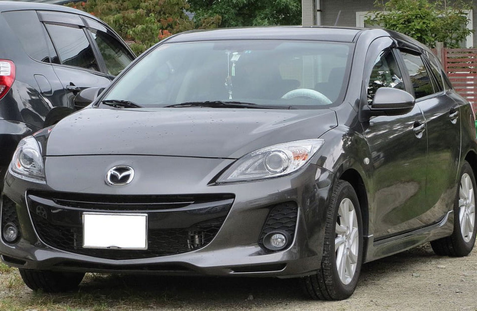 Замена аккумулятора Mazda Axela