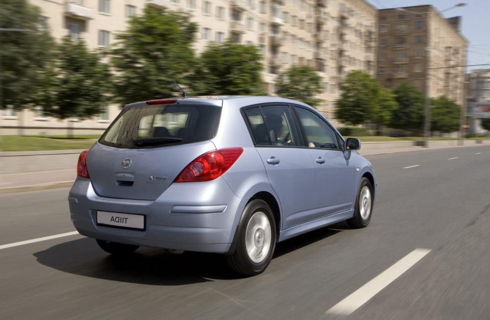 Замена аккумулятора Nissan Tiida