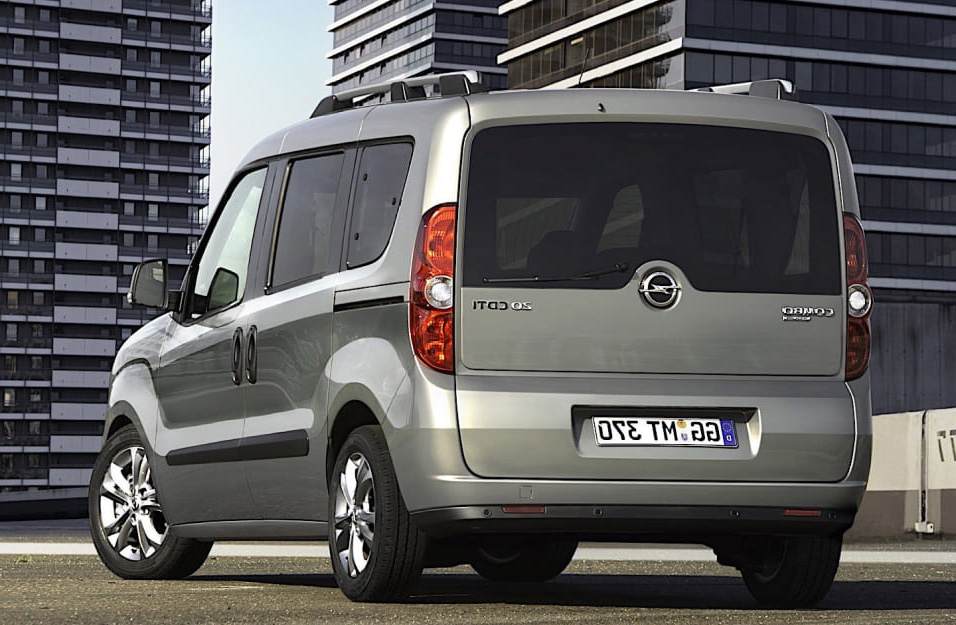 Замена аккумулятора Opel Combo