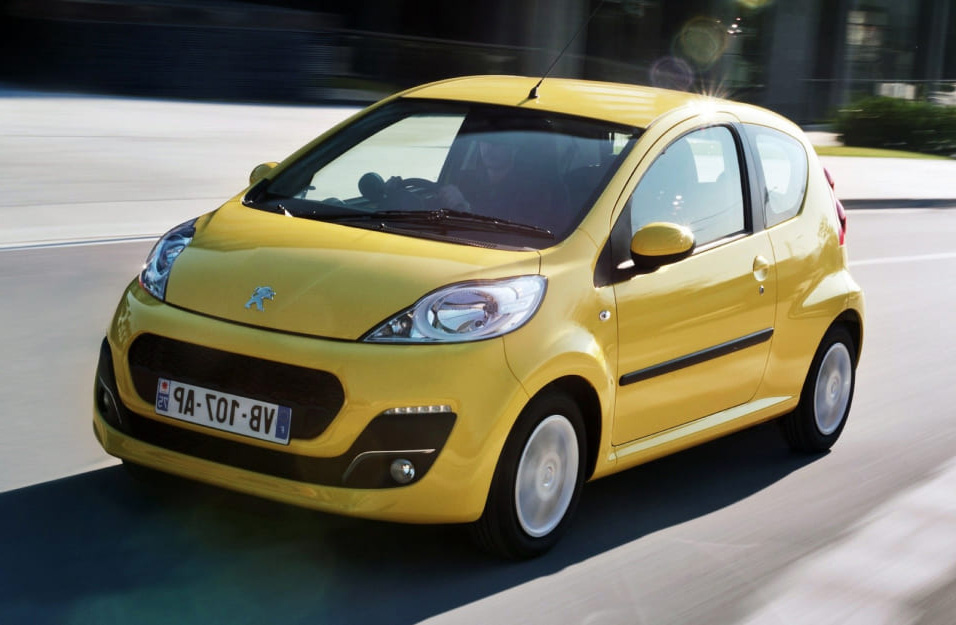 Замена аккумулятора Peugeot 107