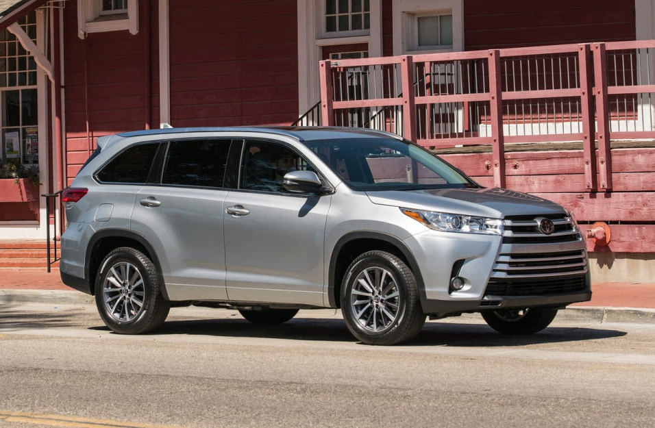 Замена аккумулятора Toyota Highlander